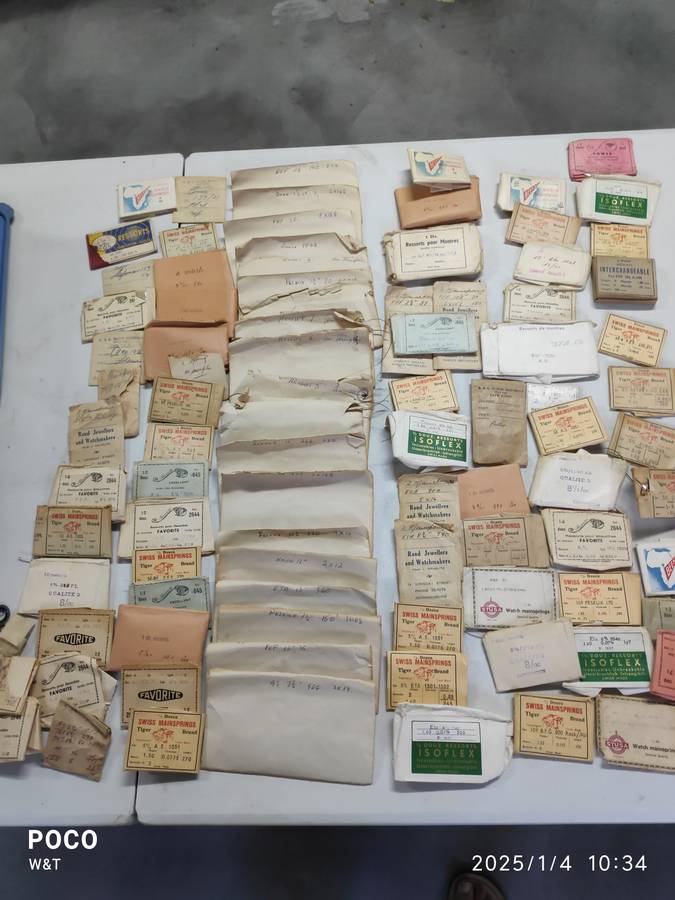 Massive lot of watch mainsprings