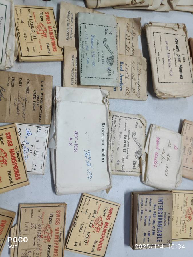 Massive lot of watch mainsprings