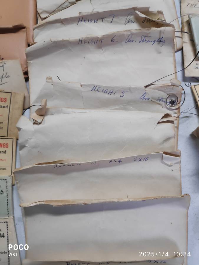 Massive lot of watch mainsprings