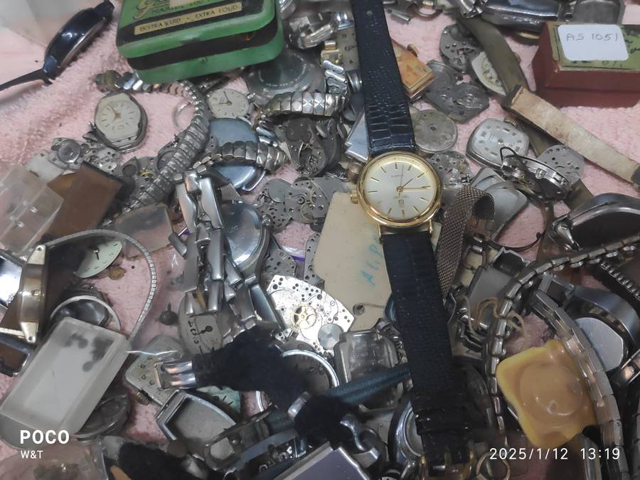 Ladies Mixed lot of watches for spares or repair