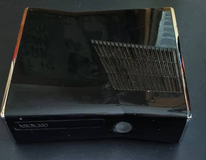 XBOX 360 S BUNDLE (KINDLY READ DESCRIPTION BELOW)
