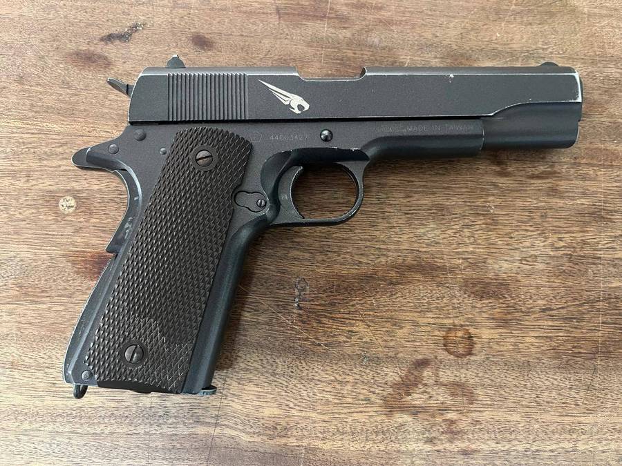 KWC -Supercat 1911 Bundle (Fully Metal co2 semi-auto Blowback pistol)