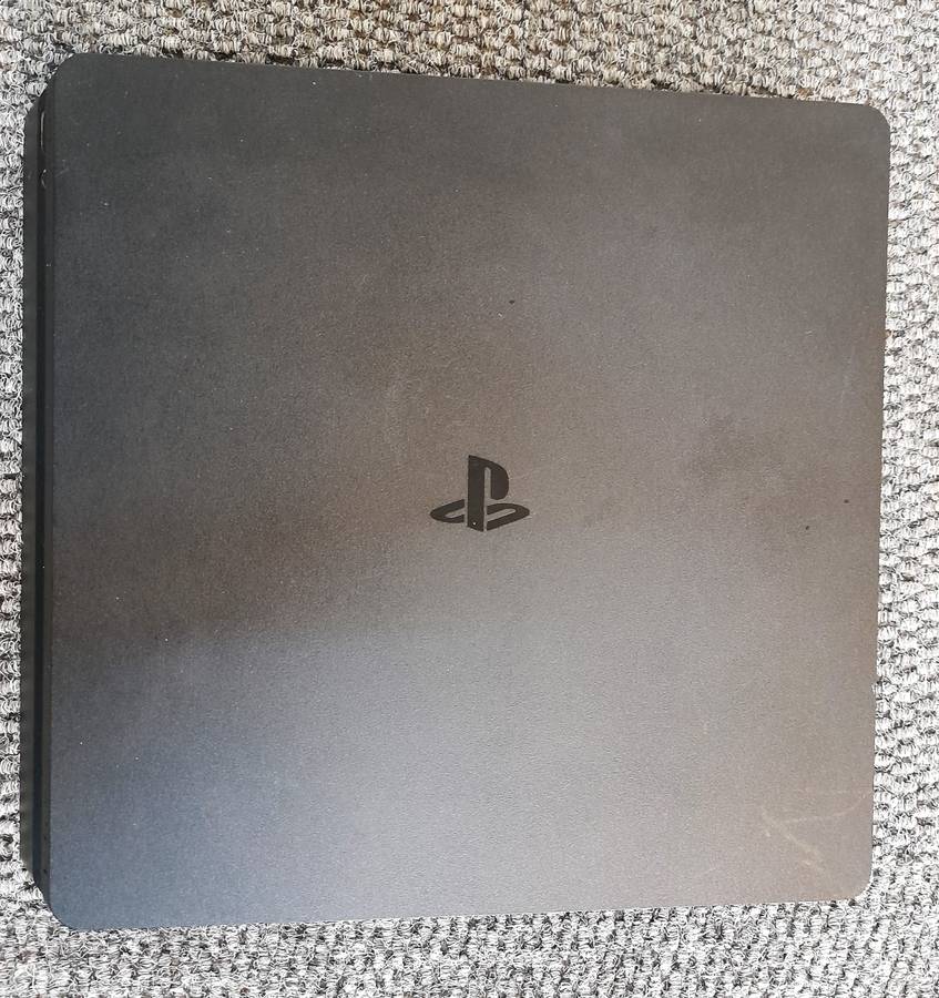PS4 Console Slim