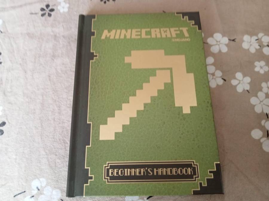 Minecraft Beginners Handbook: An Official Mojang Book