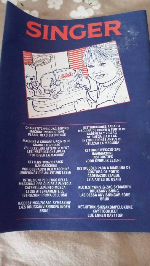 Vintage SINGER Toy Chainstitch Sewing Machine (Working with original box)