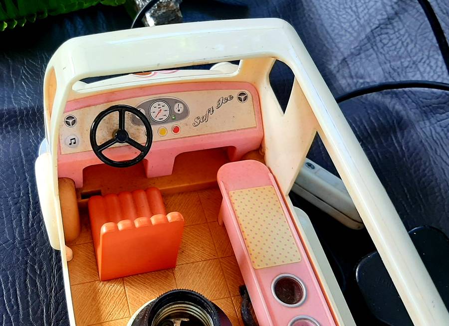 VINTAGE ICE CREAM VAN LAMP - A NOSTALGIC GLOW FROM YESTERYEAR!