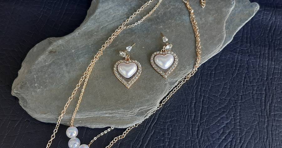 ELEGANT HEART-THEMED JEWELLERY SET - ACRYLIC PEARLS & DIAMANTE ACCENTS