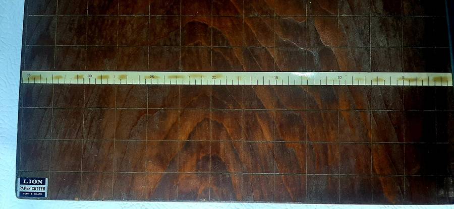 VINTAGE LION PAPER CUTTER - FULLY FUNCTIONAL & COLLECTIBLE