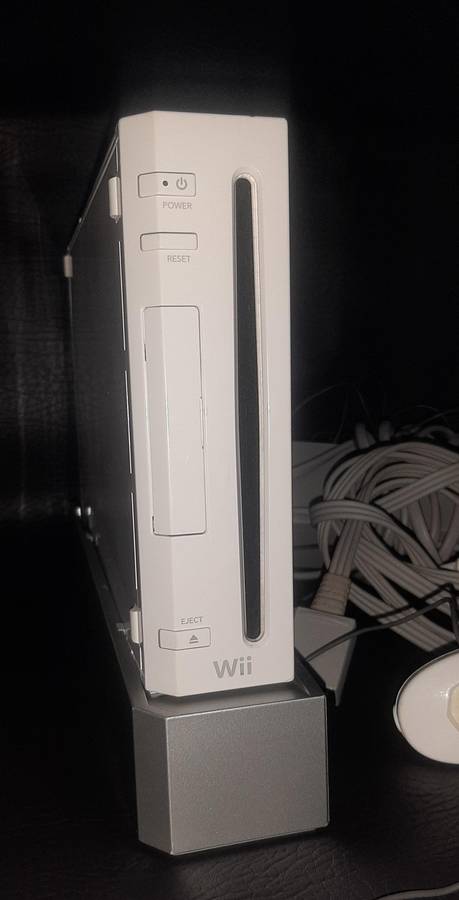 NINTENDO Wii CONSOLE (WHITE) - COMPLETE SET WITH ACCESSORIES & GAMES