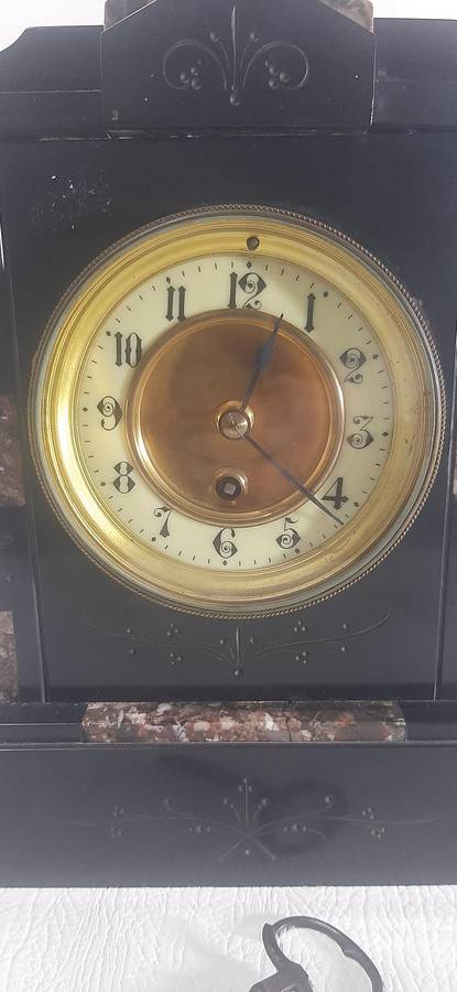 VICTORIAN SLATE MANTEL CLOCK - A TIMELESS TREASURE FROM THE 19th CENTURY