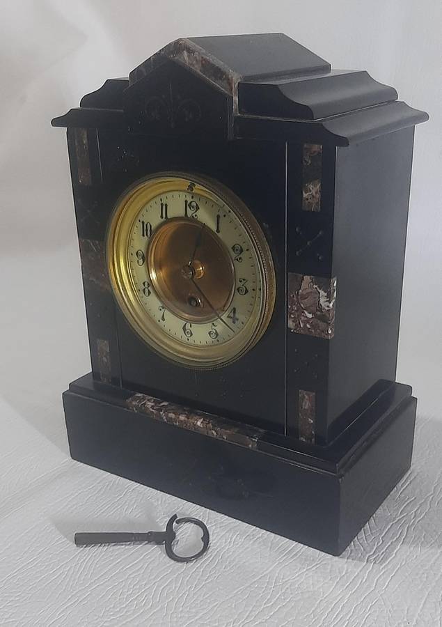 VICTORIAN SLATE MANTEL CLOCK - A TIMELESS TREASURE FROM THE 19th CENTURY