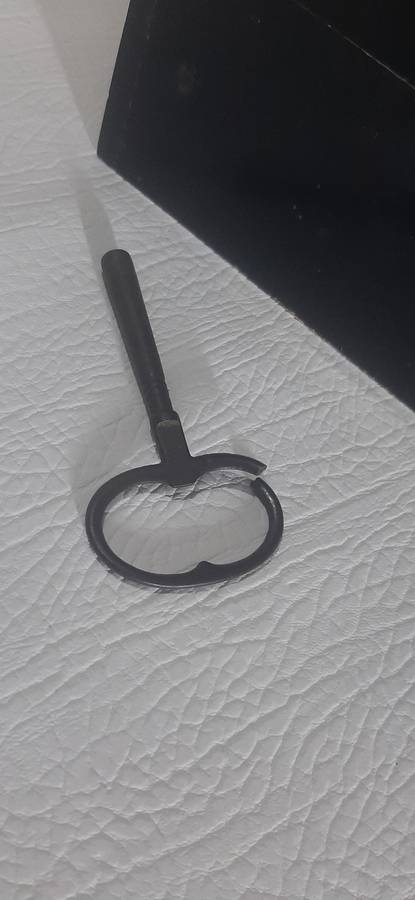 VICTORIAN SLATE MANTEL CLOCK - A TIMELESS TREASURE FROM THE 19th CENTURY