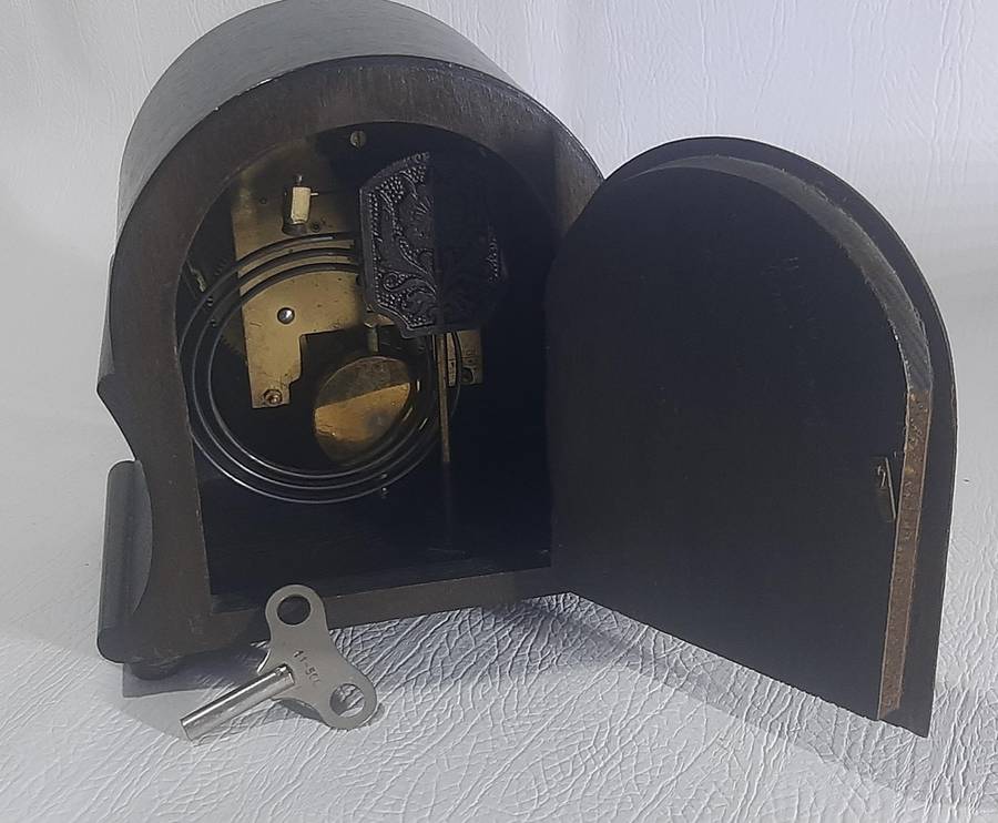 ANTIQUE KIENZLE MANTEL CLOCK - A TIMELESS GERMAN MASTERPIECE