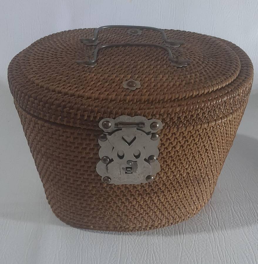 VINTAGE HAND-PAINTED CHINESE PORCELAIN TEA SET IN WOVEN BASKET - A TREASURE FROM TIME