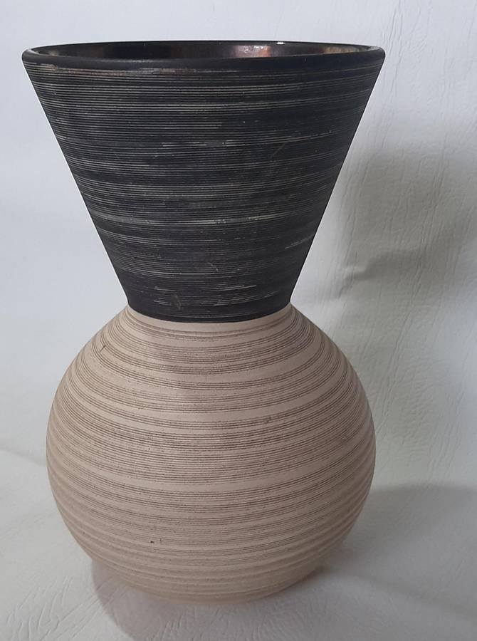 UNIQUE HANDCRAFTED CERAMIC VASE - STUNNING TEXTURED DESIGN WITH BRONZE INTERIOR