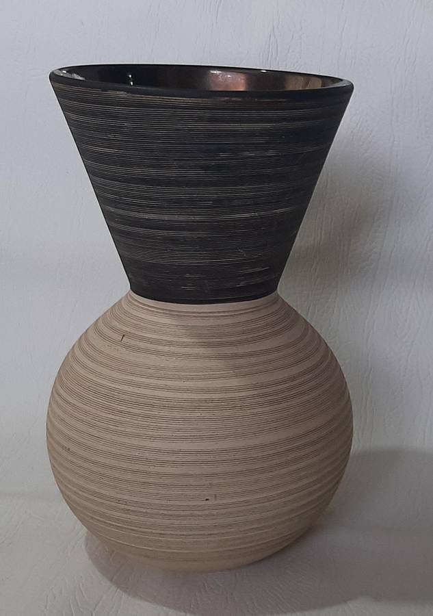 UNIQUE HANDCRAFTED CERAMIC VASE - STUNNING TEXTURED DESIGN WITH BRONZE INTERIOR