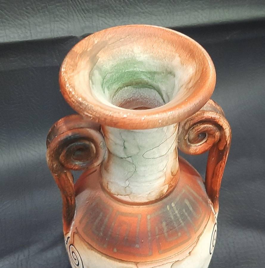 GREEK MYTHOLOGY-INSPIRED CERAMIC VASE  TIMELESS BEAUTY IN EXCELLENT CONDITION