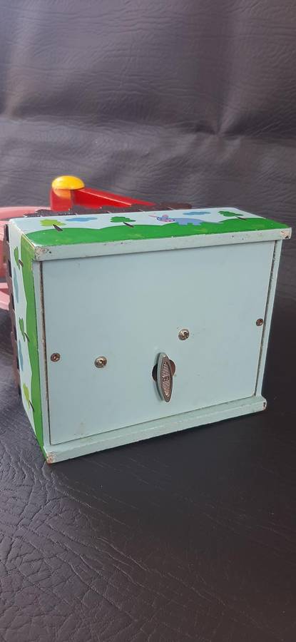 WHIRLS OF MEMORY  VINTAGE WOODEN FERRIS WHEEL MUSIC BOX (21.5 CM)