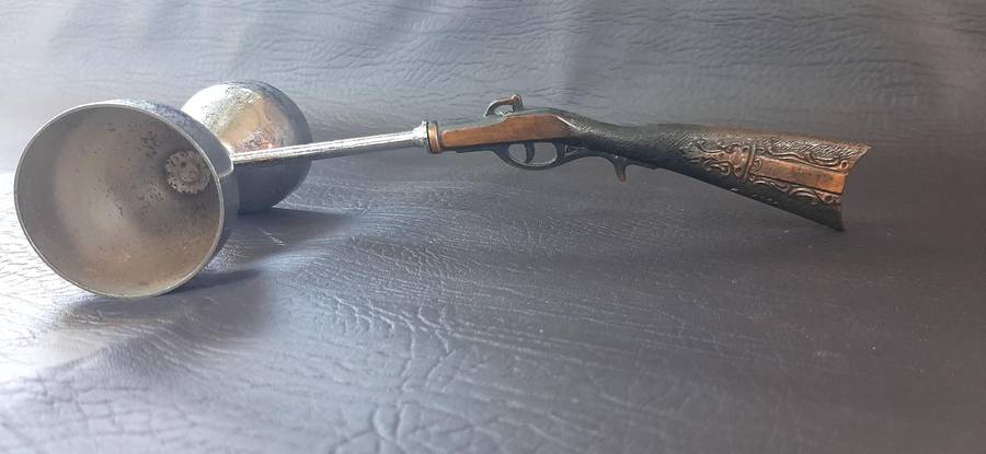 SHOTS FIRED  VINTAGE RIFLE TOT MEASURE (22 CM)