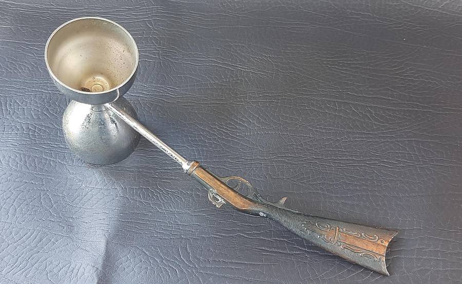 SHOTS FIRED  VINTAGE RIFLE TOT MEASURE (22 CM)