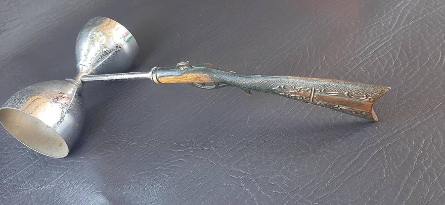 SHOTS FIRED  VINTAGE RIFLE TOT MEASURE (22 CM)