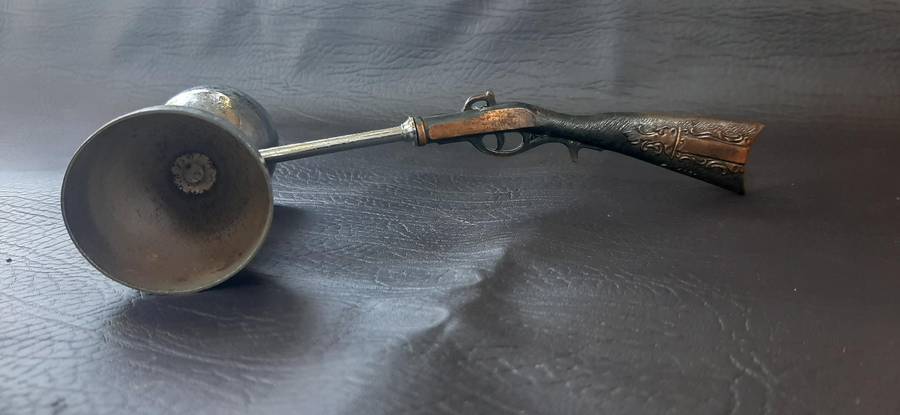 SHOTS FIRED  VINTAGE RIFLE TOT MEASURE (22 CM)