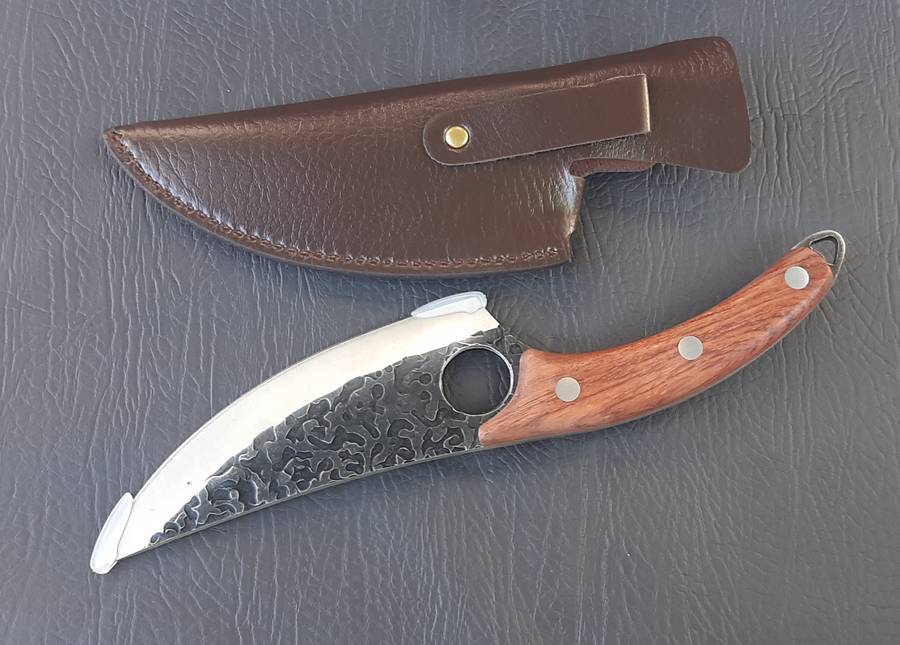 HUNTING & SKINNING KNIFE  DAMASCUS-STYLE BLADE WITH FINGER HOLE & FAUX LEATHER SHEATH
