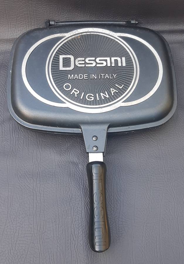 SECOND-HAND COOKWARE DUO  CAST IRON GRILL & DOUBLE-SIDED PAN