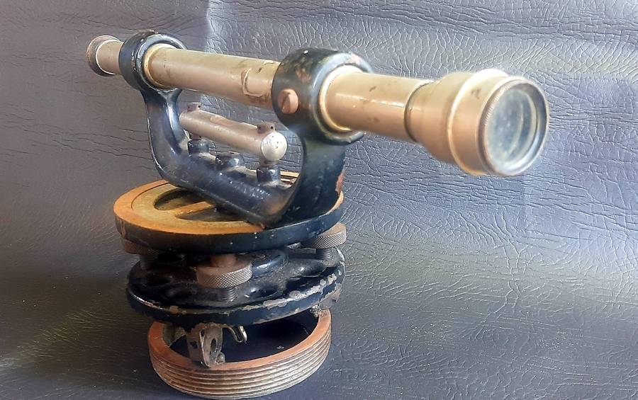 VINTAGE THEODOLITE  HEAVY METAL BODY, STAINLESS SCOPE, WORKING OPTICS (32CM)