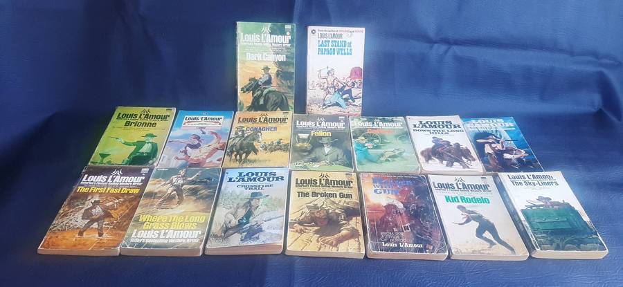 LOUIS LAMOUR PAPERBACK COLLECTION  16 WESTERN CLASSICS