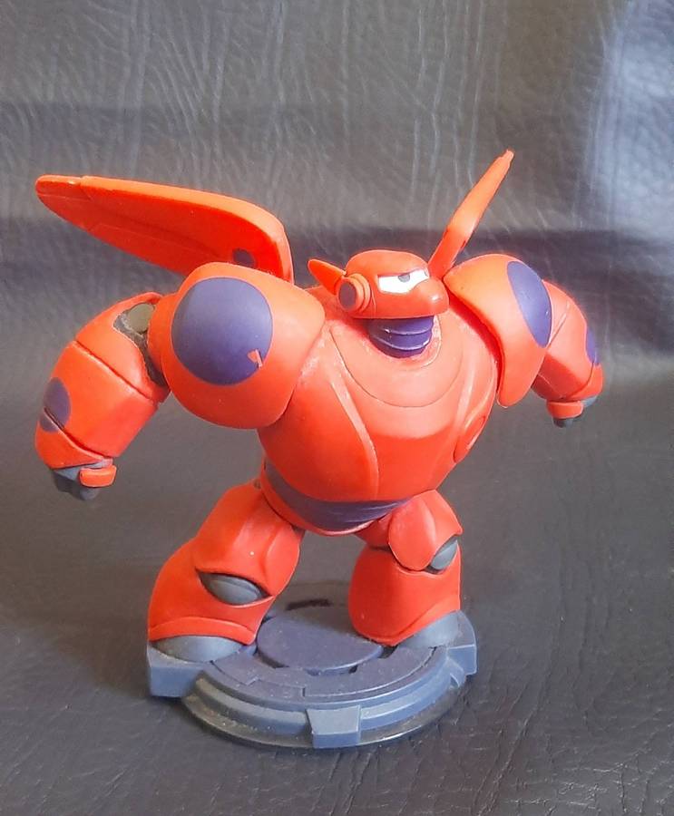 AVENGERS BUNDLE  DISNEY INFINITY 2.0 MARVEL FIGURES + COLLECTORS BOOK