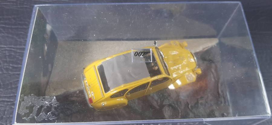 CITROËN 2CV  FOR YOUR EYES ONLY JAMES BOND COLLECTORS DIORAMA