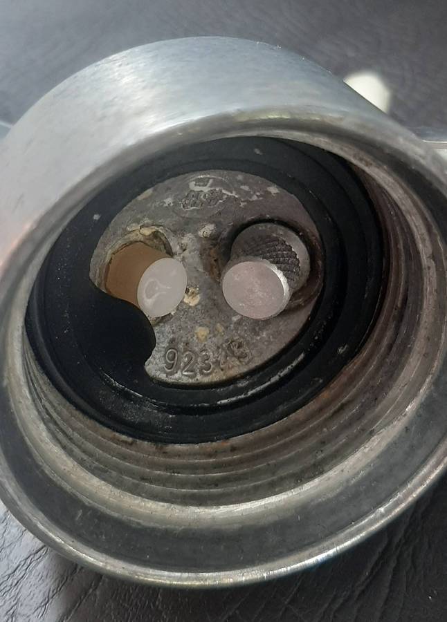 ISI WHIPPED CREAM DISPENSER  PROFESSIONAL GRADE, RETAILS FOR R3000