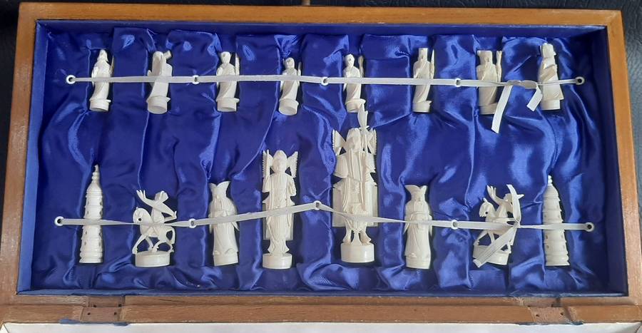VINTAGE ORIENTAL CHESS SET  LARGE BOARD, SCULPTED RESIN PIECES, IVORY FEEL