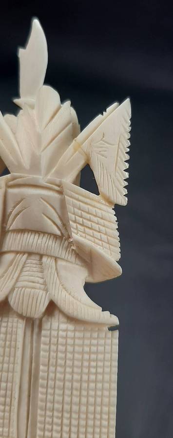 VINTAGE ORIENTAL CHESS SET  LARGE BOARD, SCULPTED RESIN PIECES, IVORY FEEL