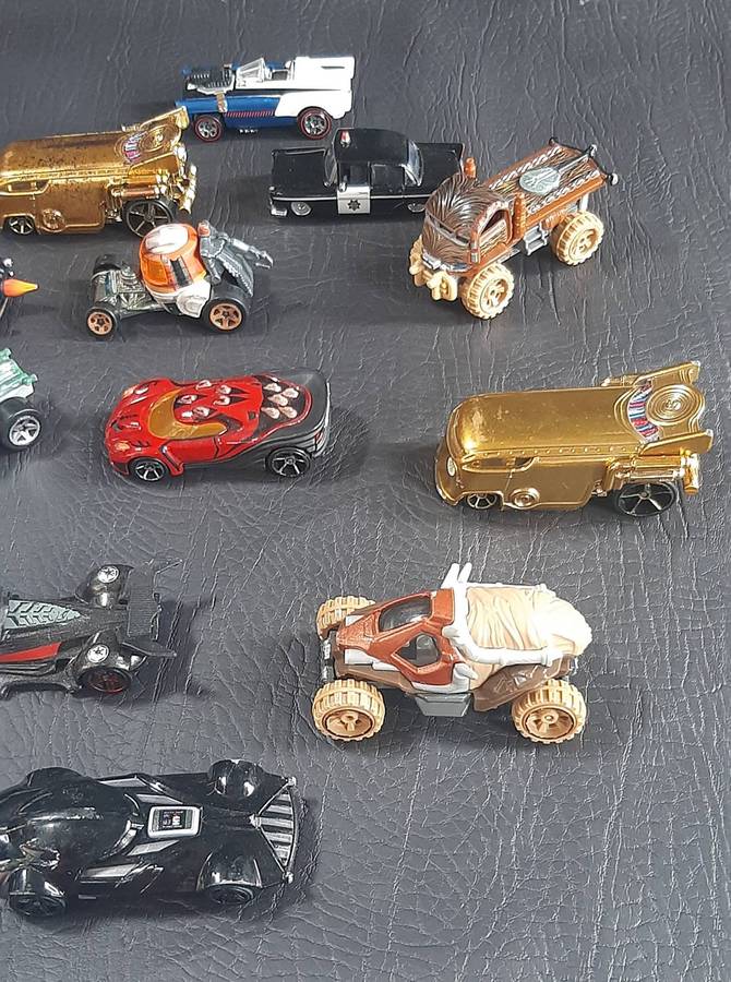 HOT WHEELS COLLECTORS LOT  18 VEHICLES OF SPEED, STYLE & FANTASY