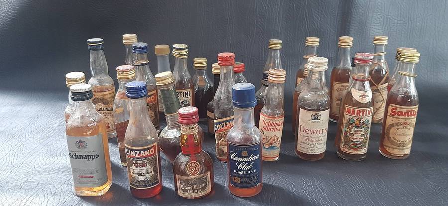 VINTAGE MINIATURE LIQUOR BOTTLE LOT  28 PIECES OF BAR DECOR BLISS