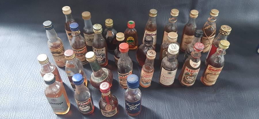 VINTAGE MINIATURE LIQUOR BOTTLE LOT  28 PIECES OF BAR DECOR BLISS