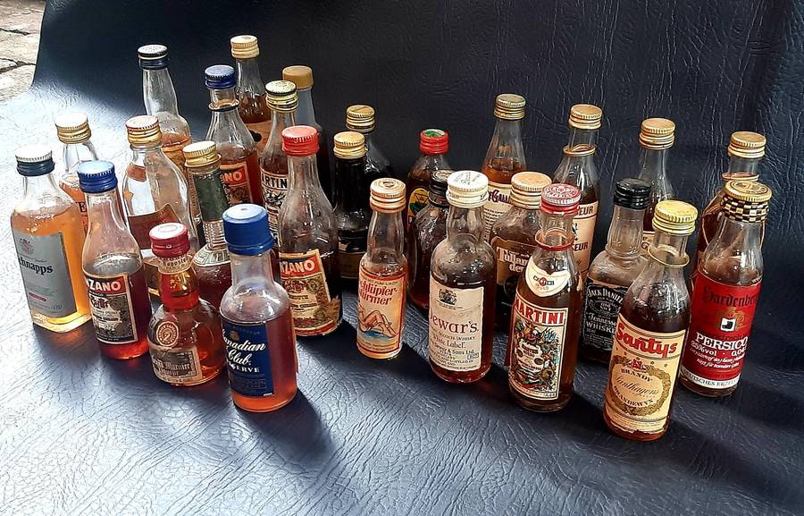 VINTAGE MINIATURE LIQUOR BOTTLE LOT  28 PIECES OF BAR DECOR BLISS