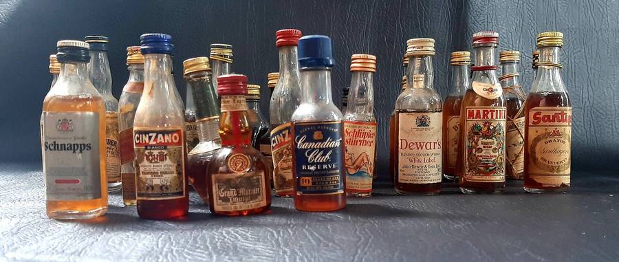 VINTAGE MINIATURE LIQUOR BOTTLE LOT  28 PIECES OF BAR DECOR BLISS