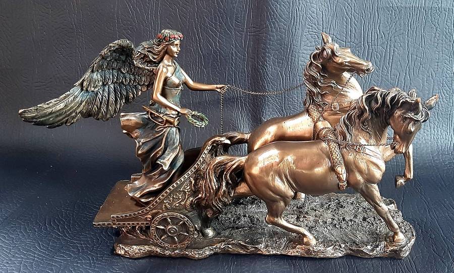 VERONESE DESIGN RESIN STATUE  WINGED VICTORY CHARIOT SCENE