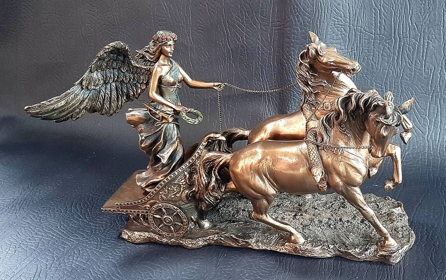 VERONESE DESIGN RESIN STATUE  WINGED VICTORY CHARIOT SCENE