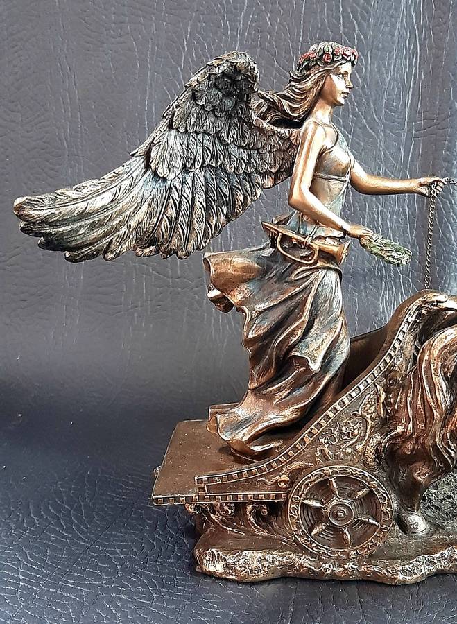 VERONESE DESIGN RESIN STATUE  WINGED VICTORY CHARIOT SCENE