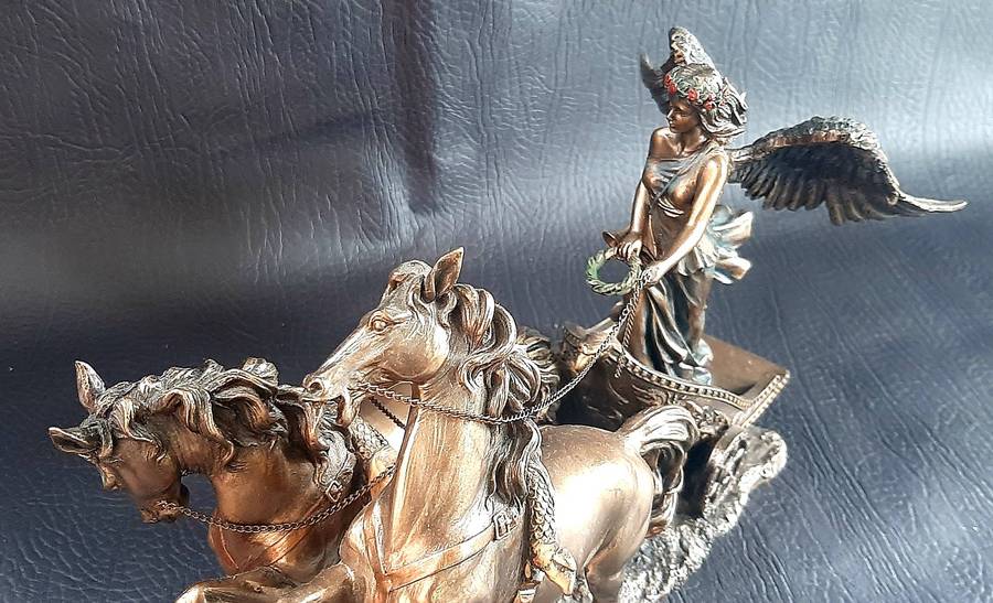 VERONESE DESIGN RESIN STATUE  WINGED VICTORY CHARIOT SCENE