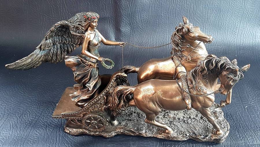 VERONESE DESIGN RESIN STATUE  WINGED VICTORY CHARIOT SCENE