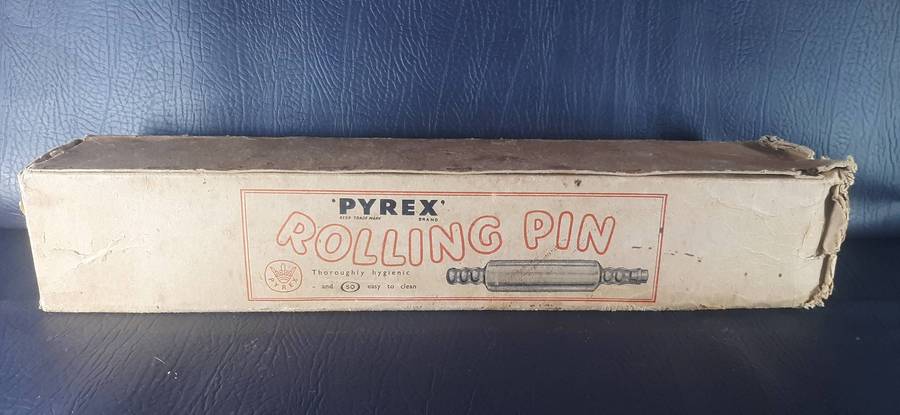 VINTAGE PYREX GLASS ROLLING PIN  WITH ORIGINAL BOX  EXCELLENT CONDITION