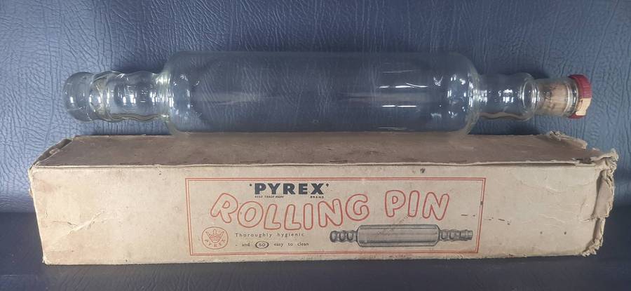 VINTAGE PYREX GLASS ROLLING PIN  WITH ORIGINAL BOX  EXCELLENT CONDITION