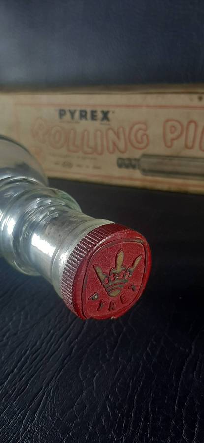 VINTAGE PYREX GLASS ROLLING PIN  WITH ORIGINAL BOX  EXCELLENT CONDITION
