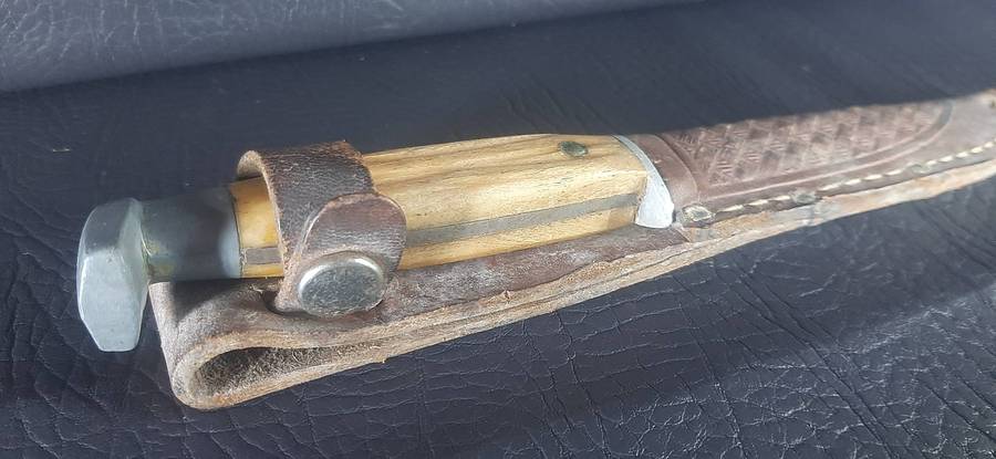 HANDMADE VINTAGE KNIFE  HORN HANDLE & LEATHER SHEATH  19.5CM  SHARP BLADE