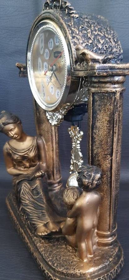 MOTHER & CHILDREN CLOCK  QUARTZ MOVEMENT + SWINGING PENDULUM  30CM